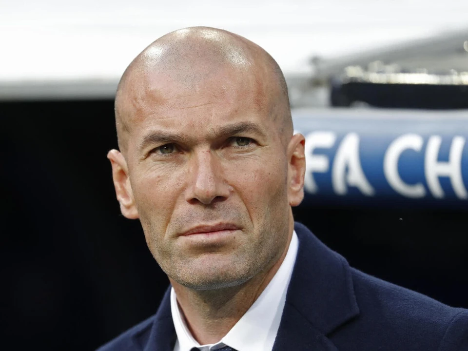 Chân dung HLV Zinedine Zidane lạnh lùng từ chối Man United.